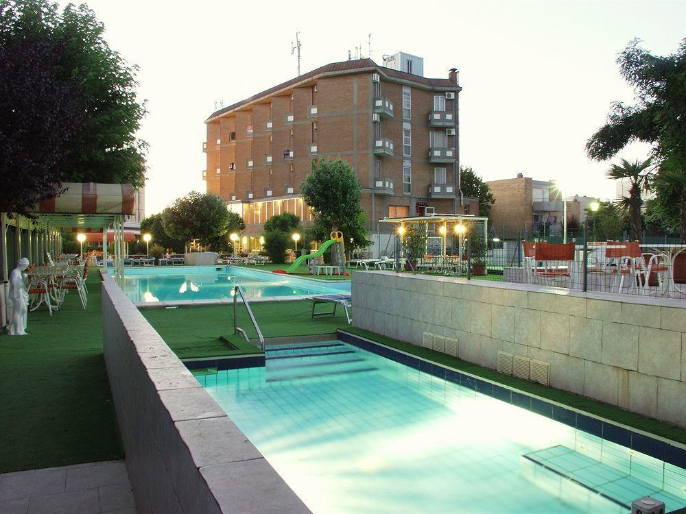 Hotel Marina Beach - Azzurro Club Ravenna Eksteriør billede