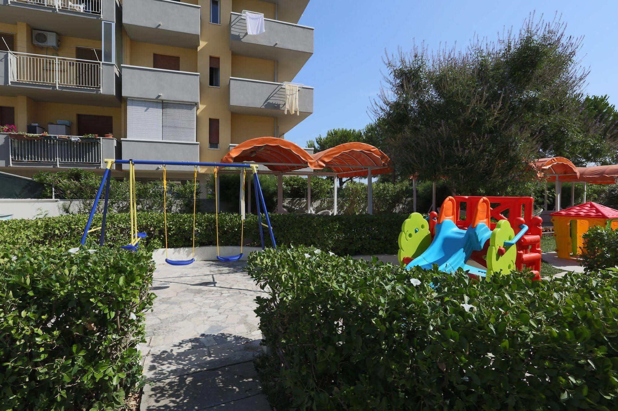 Hotel Marina Beach - Azzurro Club Ravenna Eksteriør billede