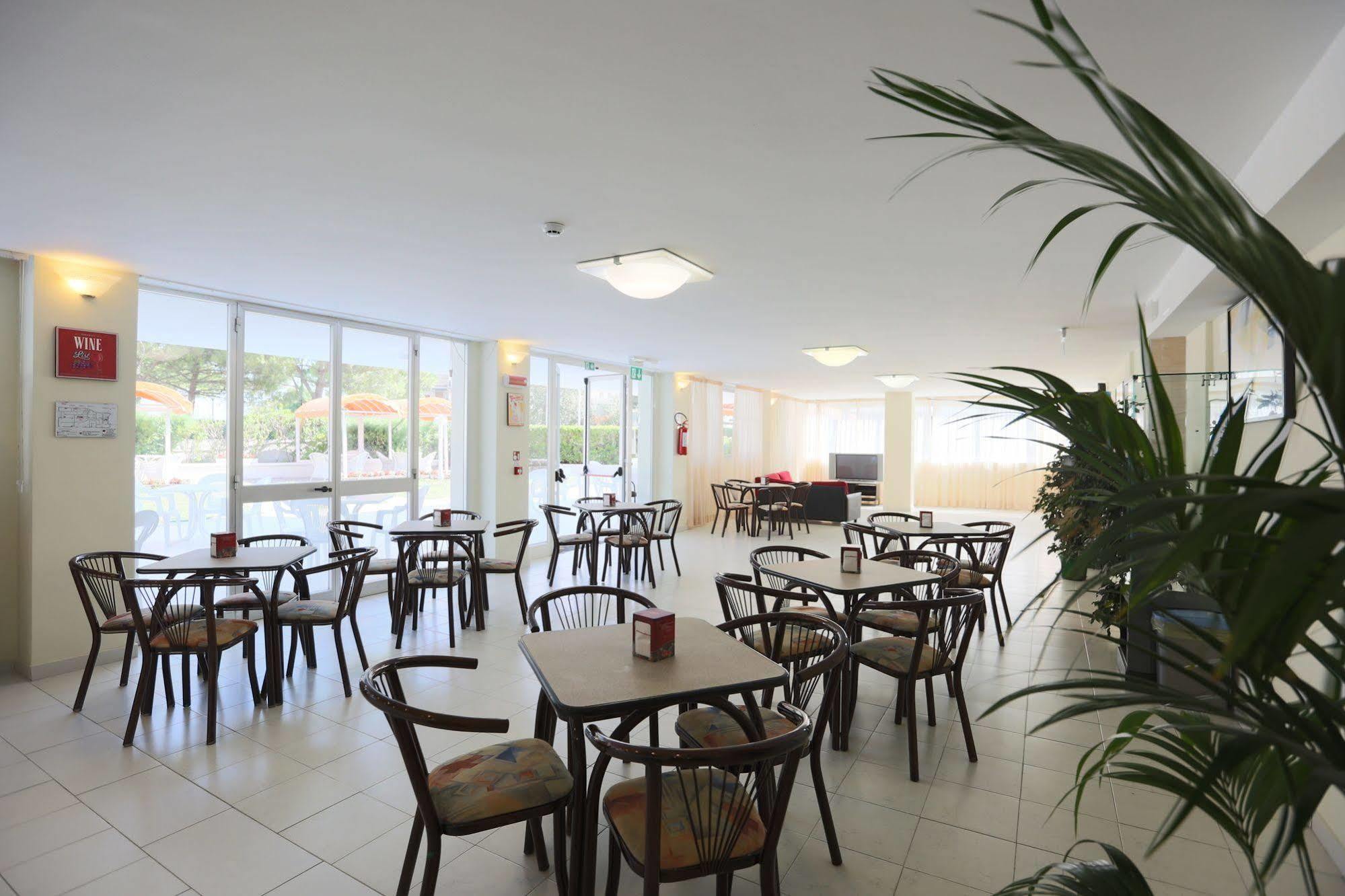 Hotel Marina Beach - Azzurro Club Ravenna Eksteriør billede